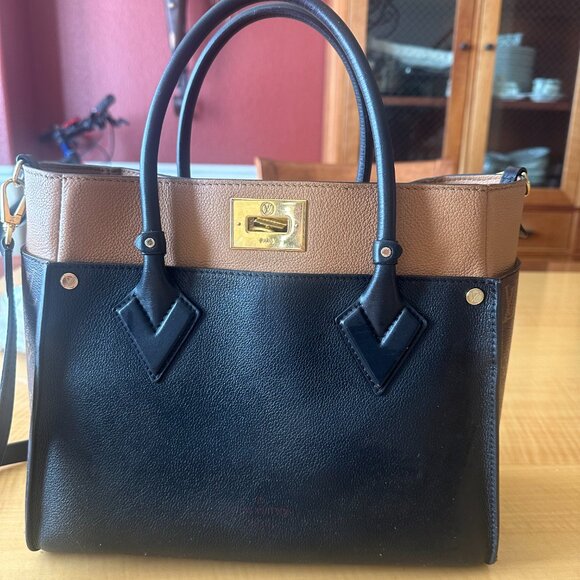 Louis Vuitton On My Side MM tote bag - Picture 9 of 9